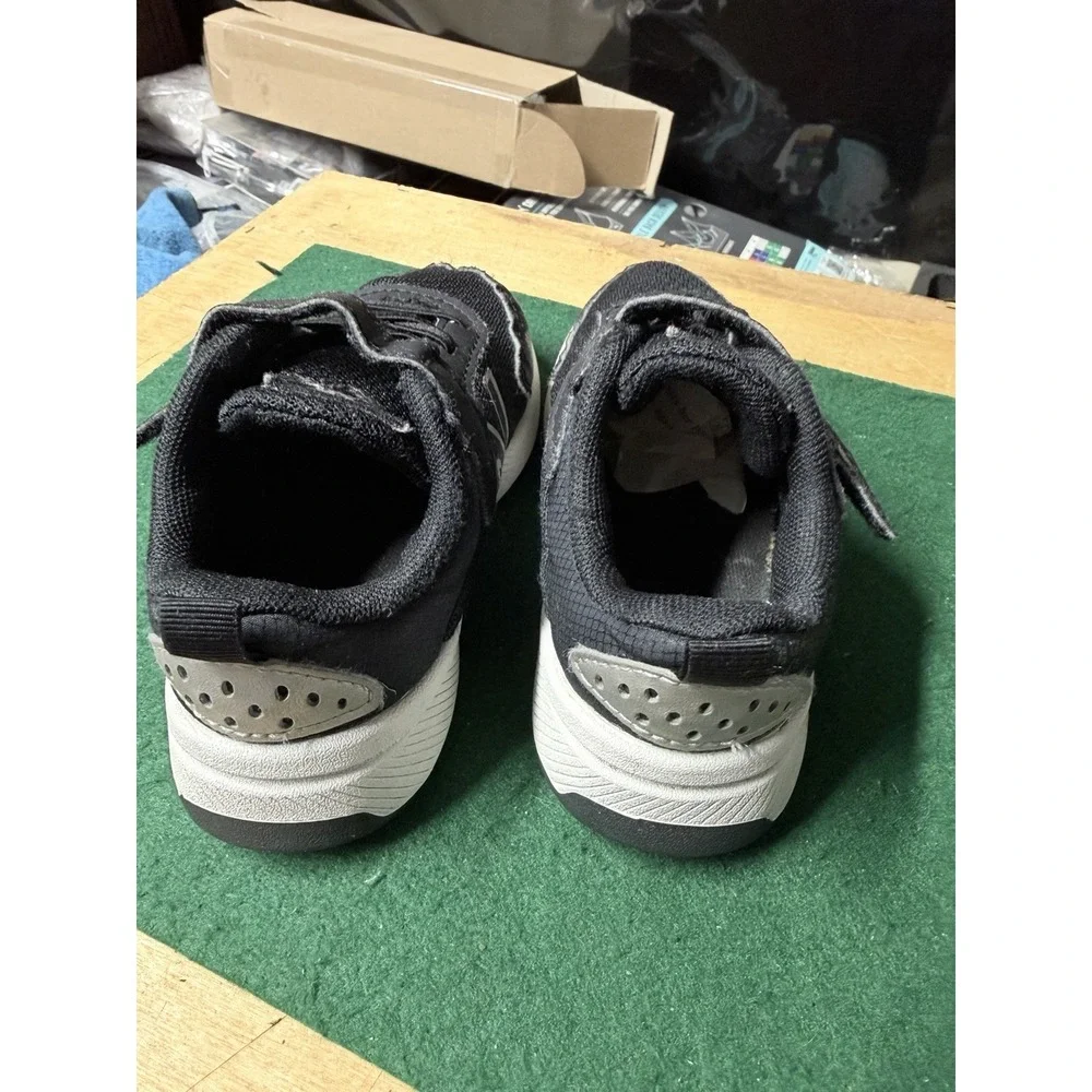 New Balance Kids‎ Black Hook Loop Sneakers Toddler Running Shoes Size 7.5